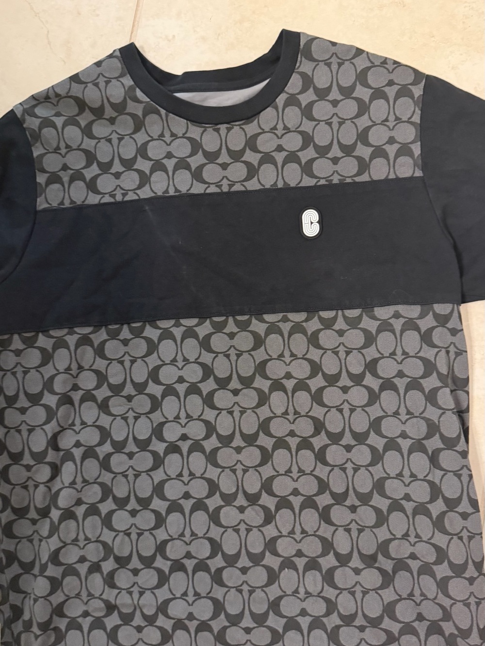 Coach Men’s Large Signature Print Short Sleeve Crewneck Tee in Black/Gray